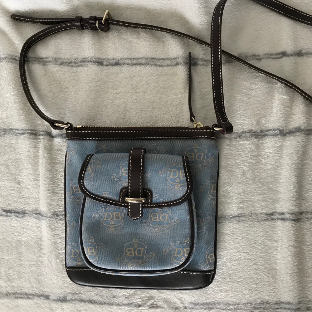 Dooney and Bourke side purse